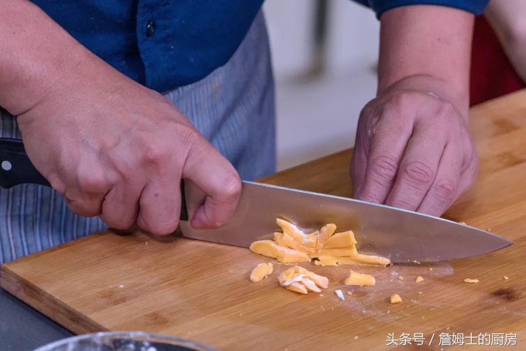 5分钟教你做蟹黄豆腐煲,没有蟹黄的蟹黄炒饭