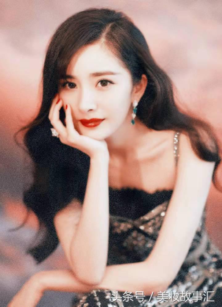 烈焰红唇娇艳欲滴,烈焰般的红色唇