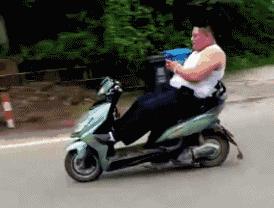 手机进水喇叭有杂音滋滋怎么解决,手机进水了如何将听筒中的水震掉