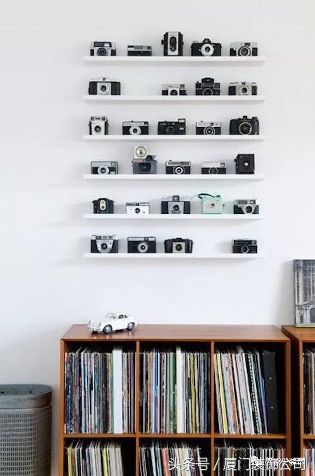 白墙看着不喜欢但又不想贴壁纸墙布？这些办法省钱省空间又美观！