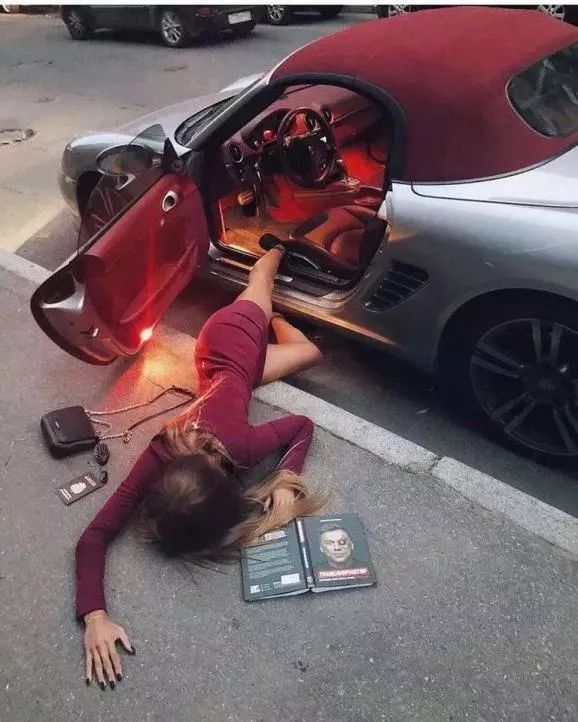 看了这么多炫富摔，这些护士才是最劲爆的~