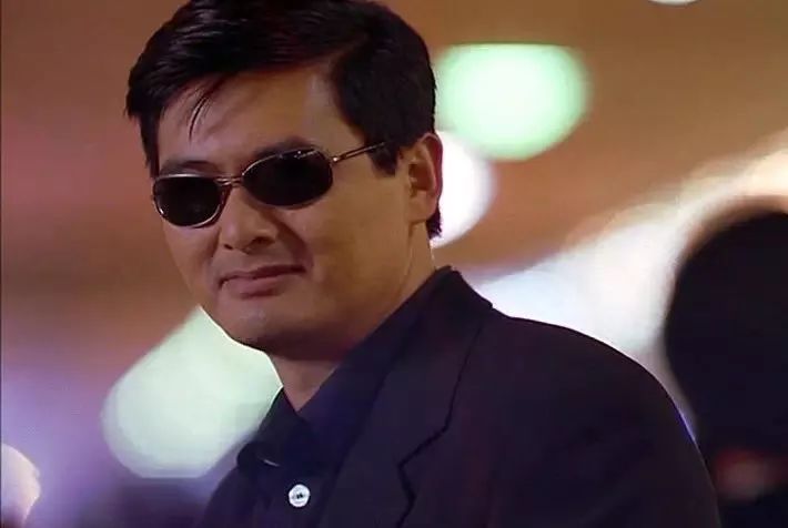 无双电影小马哥,小马哥周润发电影英雄本色动图