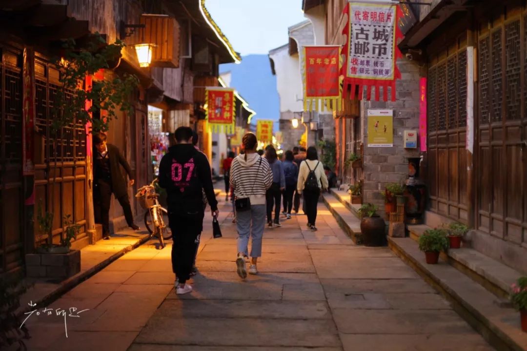 没有人来人往的城市,没有人山人海的地方