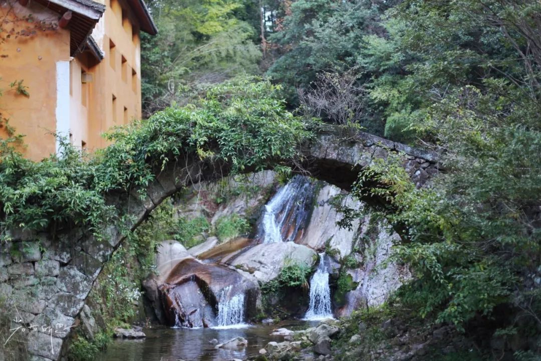 没有人来人往的城市,没有人山人海的地方