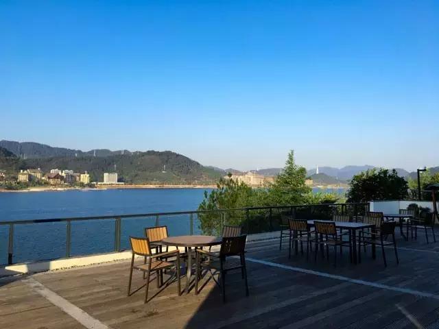 大叔为钓鱼买下一座岛,40岁大叔100块改造房间