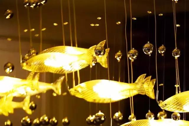 大叔为钓鱼买下一座岛,40岁大叔100块改造房间