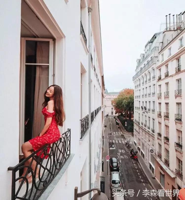 17岁女大学生为买包包裸贷10万：强行精致女人背后都活得狼狈不堪