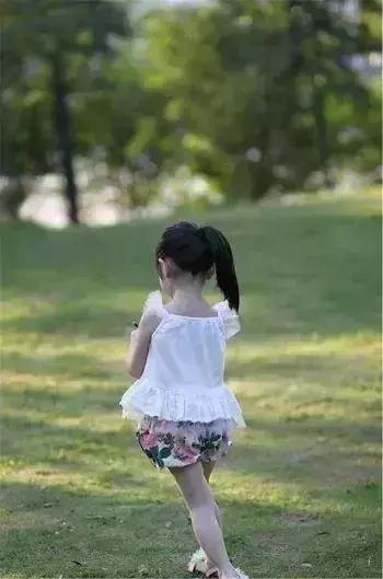 4岁女孩练习下腰,4岁女孩跳舞下腰后截瘫