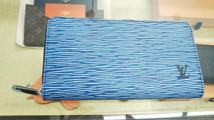 原来冲绳的二手中古店这么好逛，几百块巴宝莉，LV旅行包才4千！