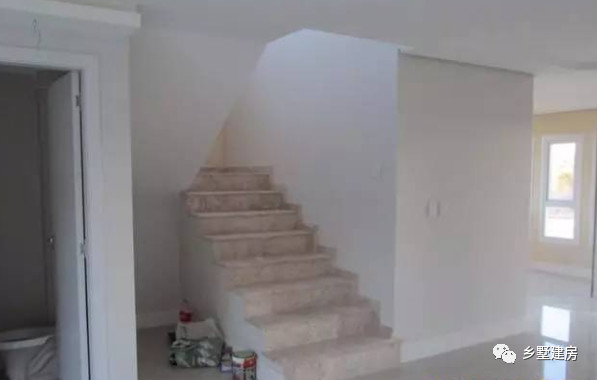 轻钢别墅是怎么建起来的,农村小伙花300万建1000平别墅