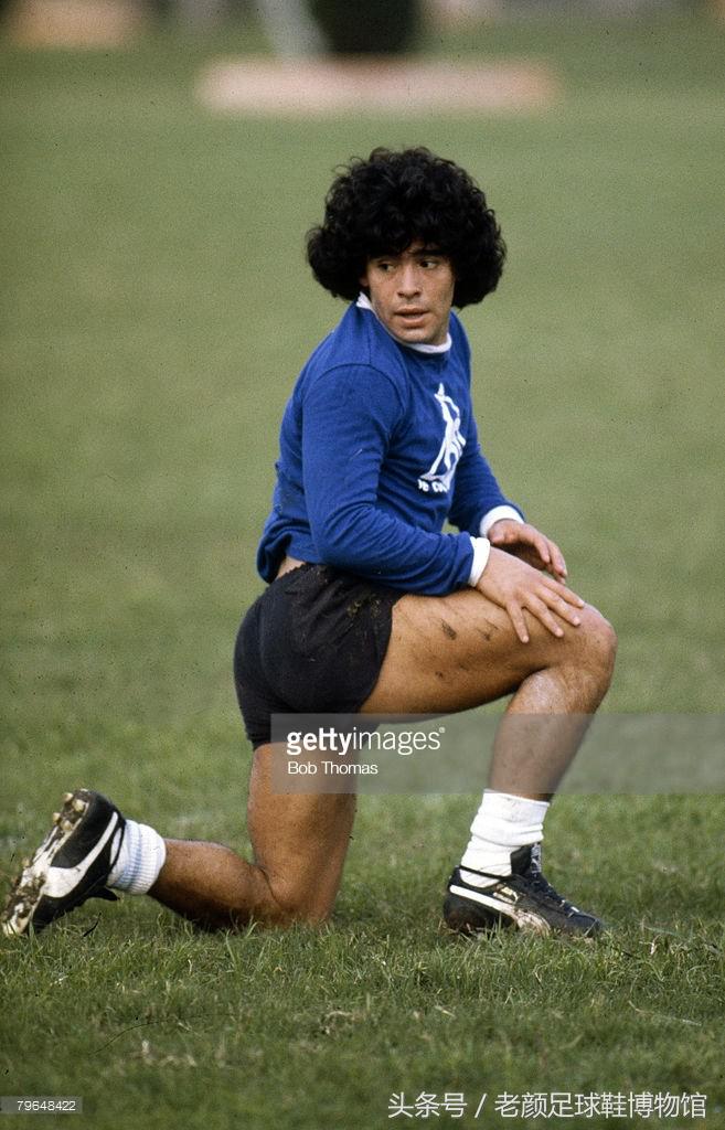 马拉多纳夺冠时的球鞋,球王马拉多纳球鞋