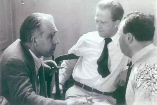 玻尔年轻时,玻尔年轻时的样子