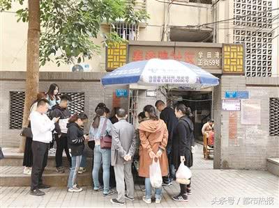 每天只卖一桶糯米，这家藏小巷里的“糯米团”火了