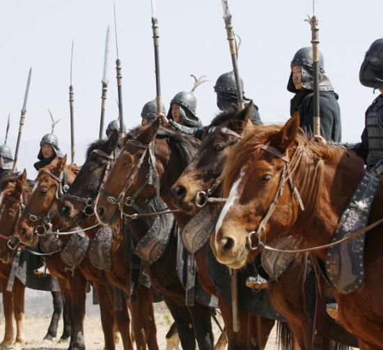 古代战场冲在最前面的士兵,古代打仗站在第一排中的士兵