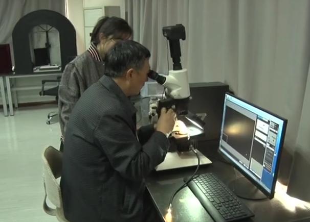 女子在淘宝首页买了对玉镯只有39元还有证书收到的竟然是玻璃!