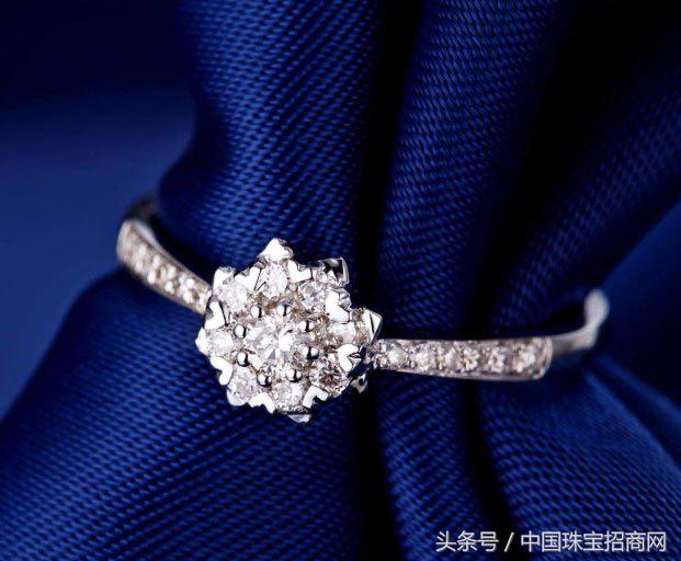 群镶钻戒为什么不能改戒圈,围镶款钻戒容易掉钻吗