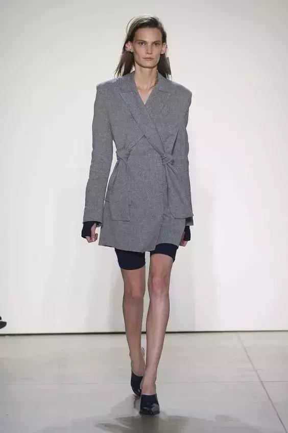 谜之时尚！看完2018年度大牌的奇葩单品，从来没这么心疼过有钱人