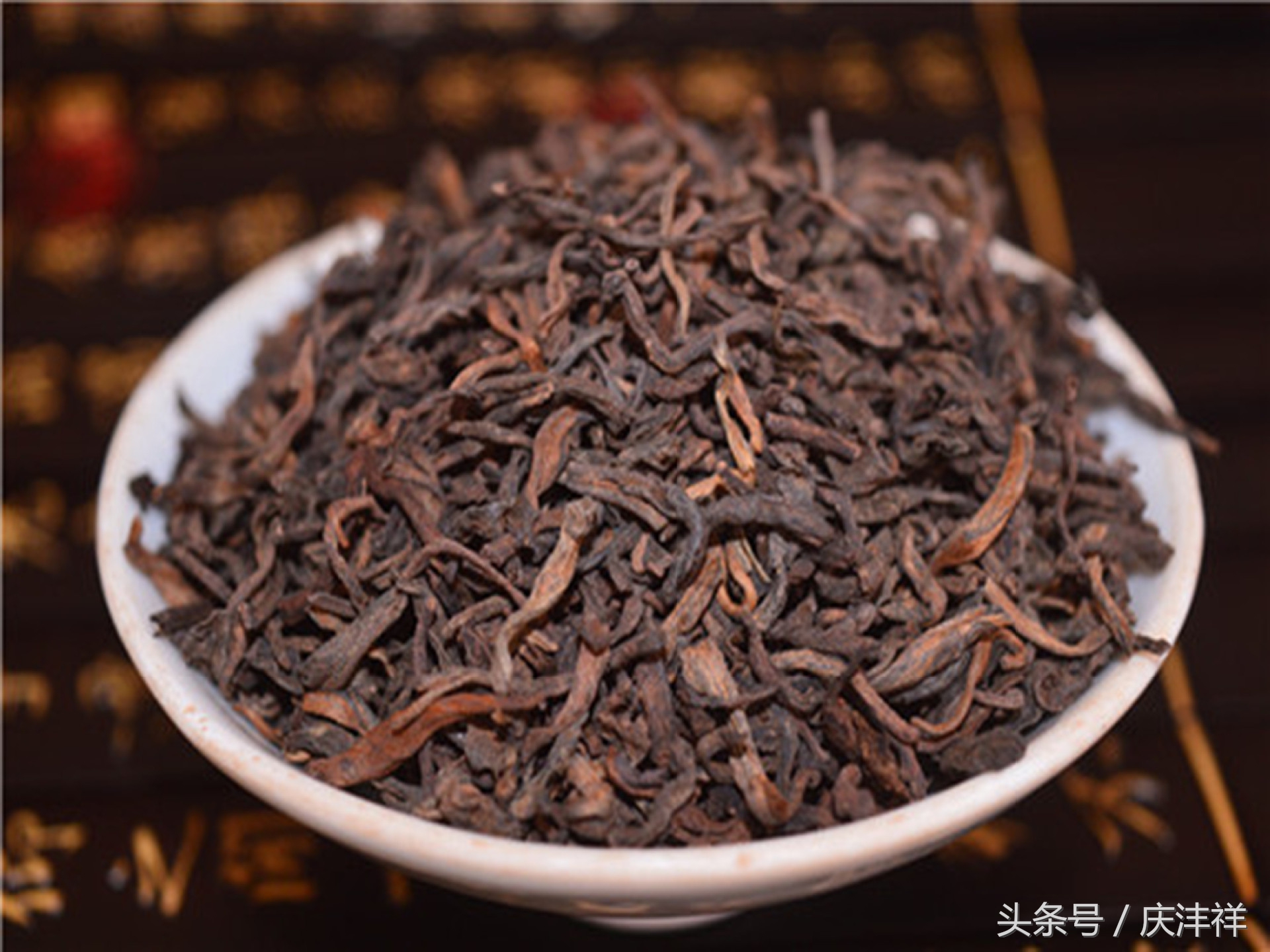 存普洱茶要选香气还是苦涩,存茶的优缺点