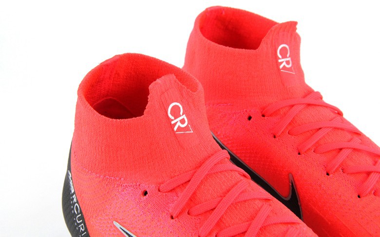 cr7最后一款足球鞋,带有cr7标志的顶配足球鞋