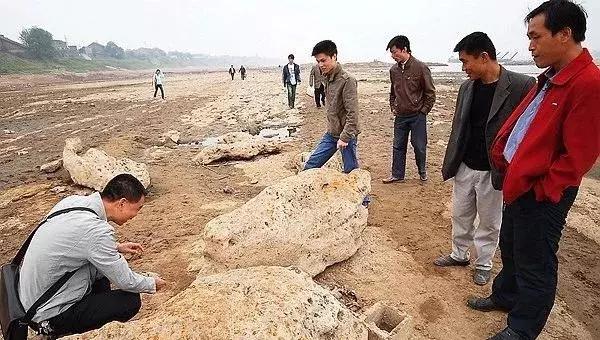 湘江挖出铁牛,千里湘江第一湾照片