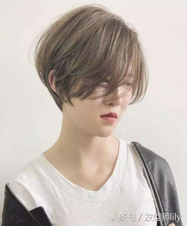 适合发量多且蓬的短发烫,露耳短发蓬松烫什么样的