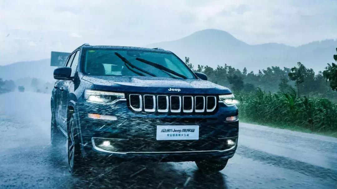 梁洪的私人订制丨用全知全能的Jeep指挥官，载一程惊喜与浪漫