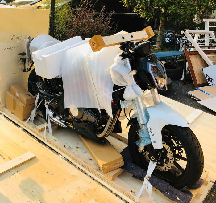 贝纳利302s首开箱，“剑道脸”帅爆，全LED大屏，售29800元