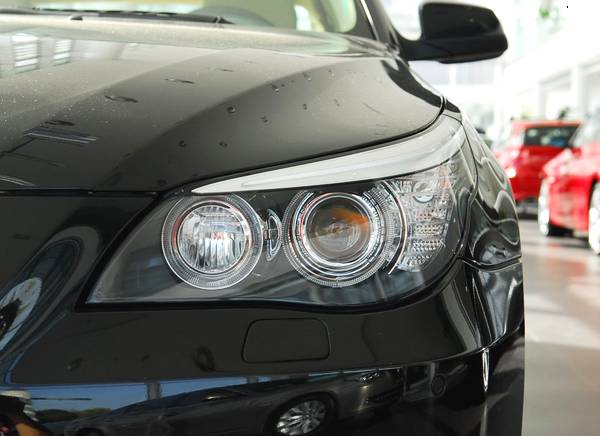 10年13万的奔驰C级和09年9万公里的宝马5系，11万多适合哪台车