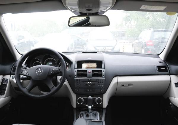 10年13万的奔驰C级和09年9万公里的宝马5系，11万多适合哪台车