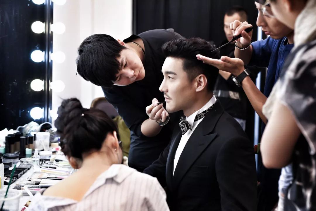 名人都爱昆仑表，为什么选他当代言？