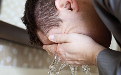 秋季怎么保养手部皮肤,秋季如何保养脸部皮肤