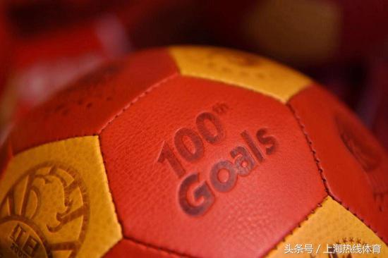 武磊获赠100场纪念球衣,武磊获赠百场纪念球衣