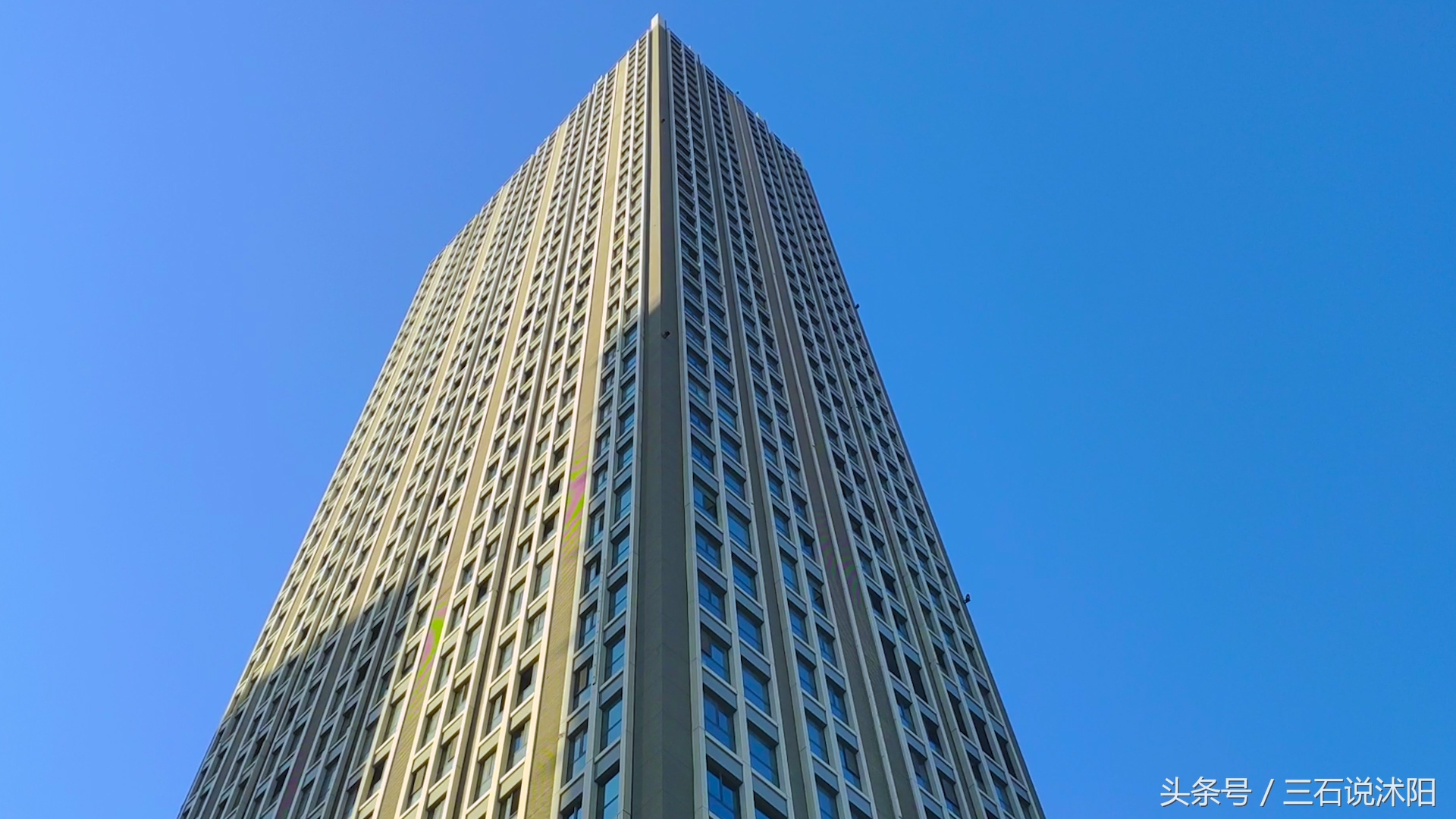 在沭阳高楼可以看见灌云的山,站在最高处看整个城市