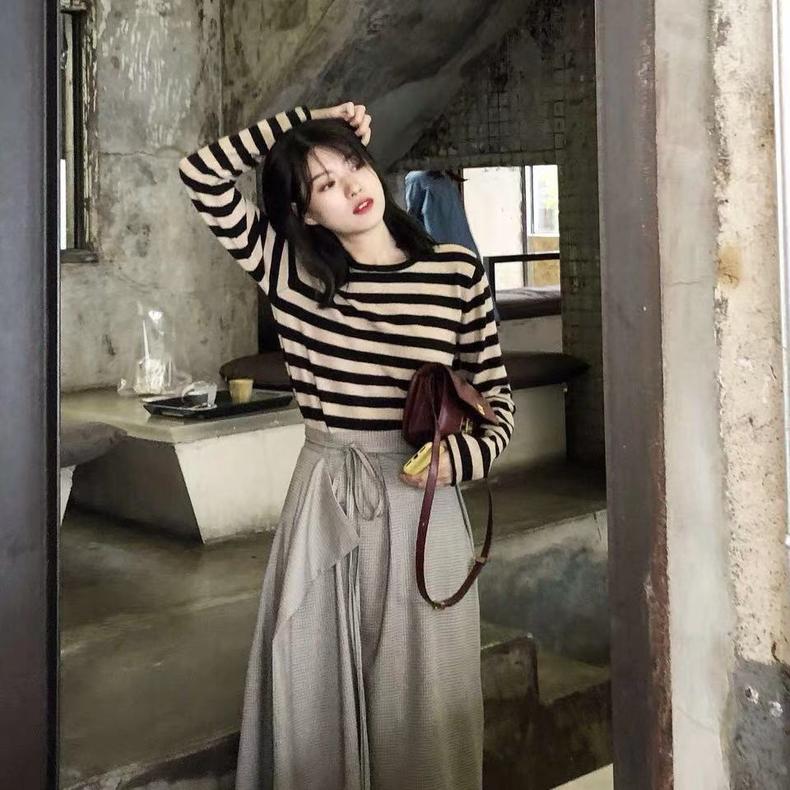 独特别致打底衫单穿,v领打底衫款款洋气时髦长袖春款