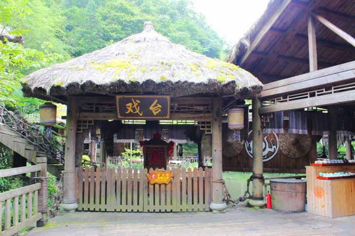 天生桥自然成形的石桥,天生桥喀斯特