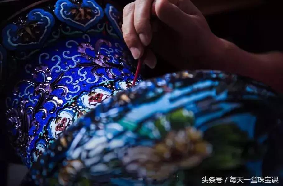 奢华珠宝与施华洛世奇水晶,锆石和施华洛世奇水晶哪个值钱