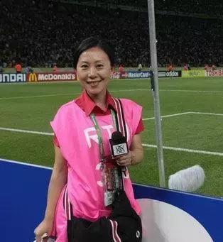 意大利美女足球记者,国内足球场边美女记者