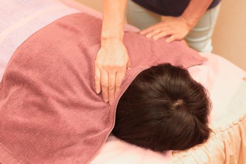 突然运动后腿酸痛怎么缓解,突然运动浑身酸痛怎么解决