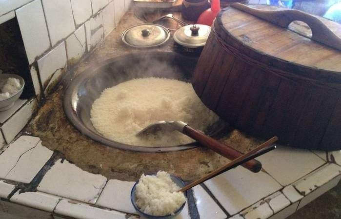 为啥柴火做的饭香,为什么农村柴火灶烧的饭菜好吃