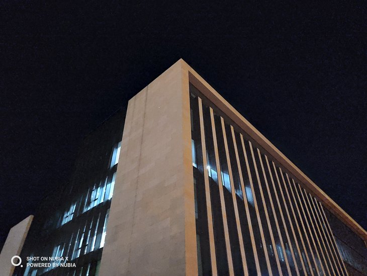 努比亚双摄旗舰曲面屏,努比亚x双屏测评