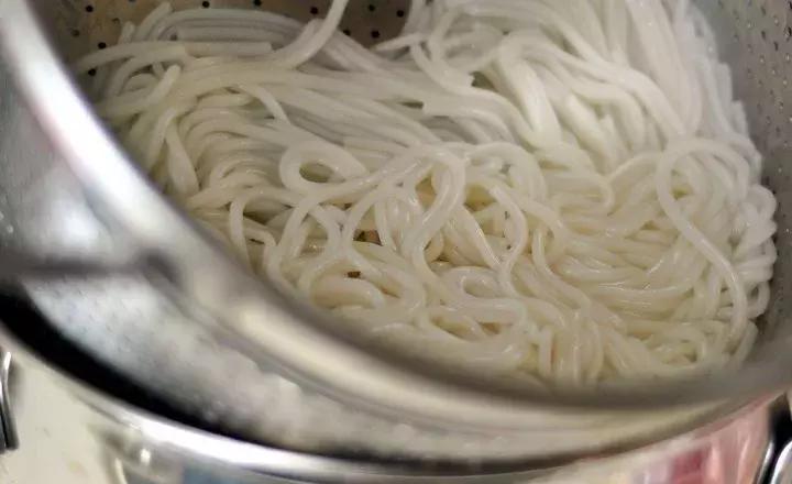 砂锅米线摆摊高汤,做砂锅米线高汤一天要多少