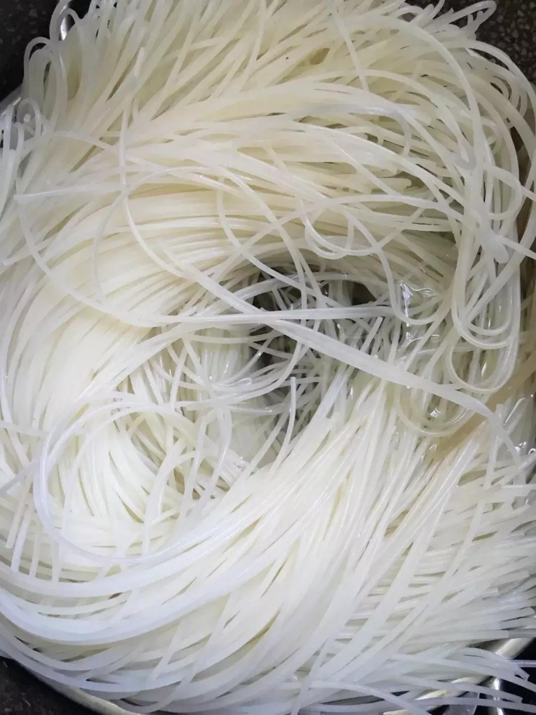 砂锅米线摆摊高汤,做砂锅米线高汤一天要多少