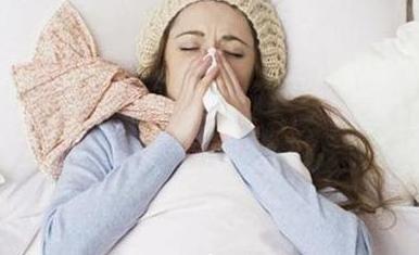 新手宝妈母乳喂养的，哺乳期感冒还能喂奶吗？