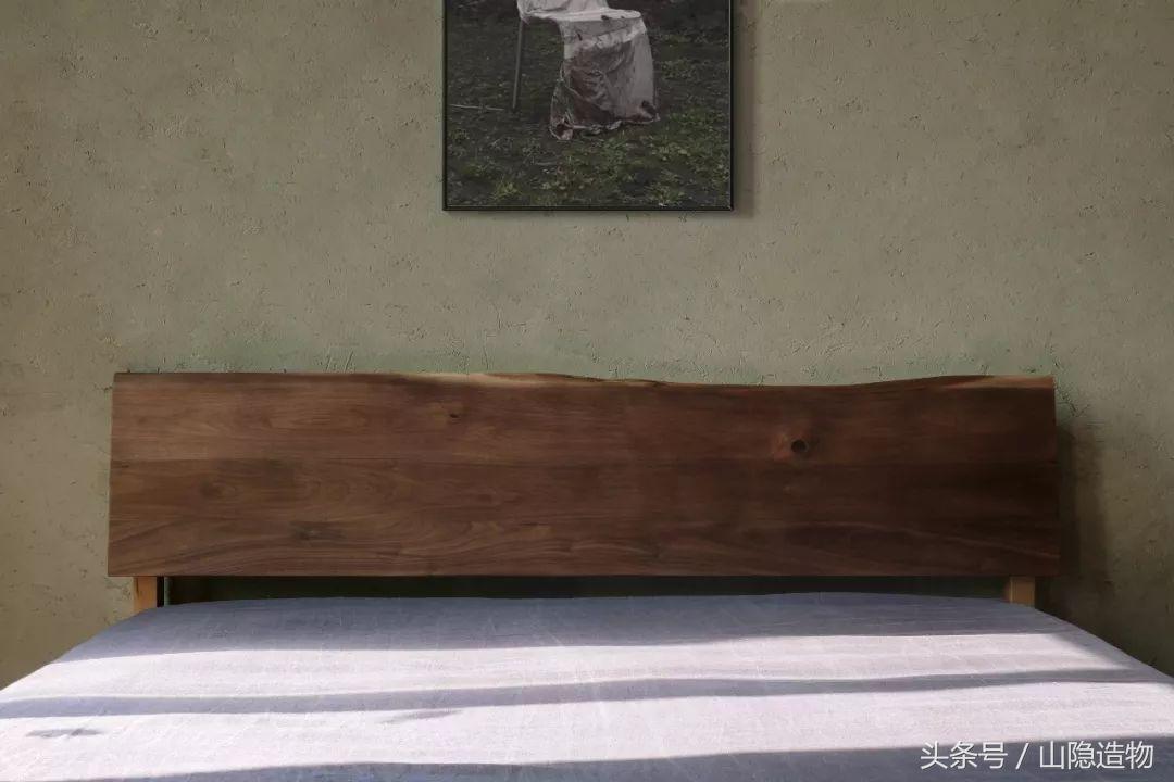 一个卧室一张双人床,一个房间两张实木床照片