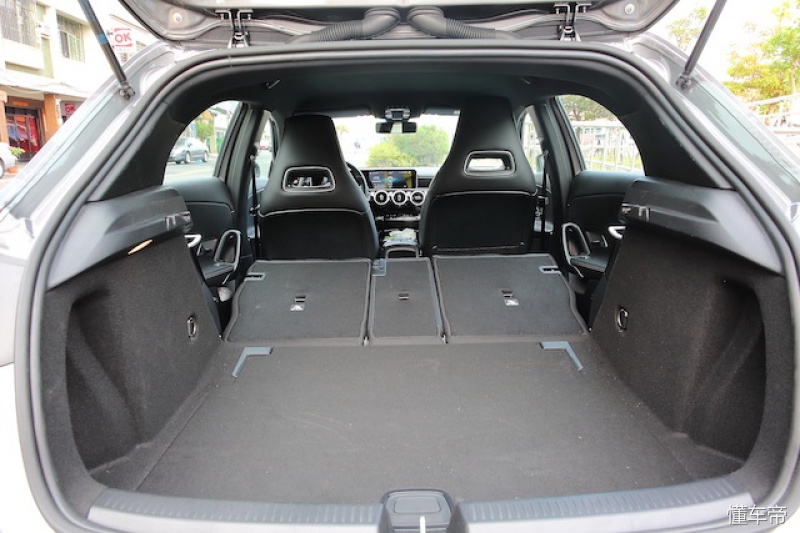 奔驰a200掀背车,试驾车解析