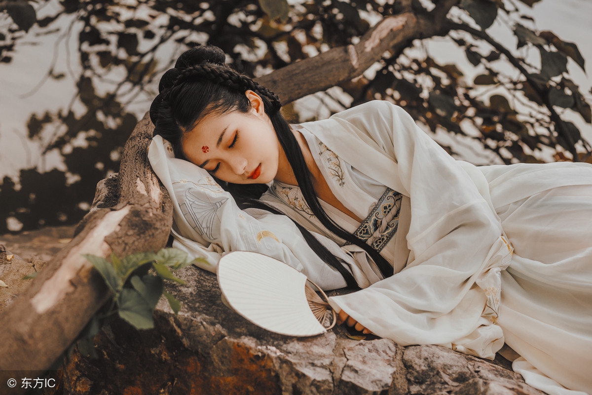 女人应该怎么去形容她漂亮呢？收集了很多词，一起来看看吧！