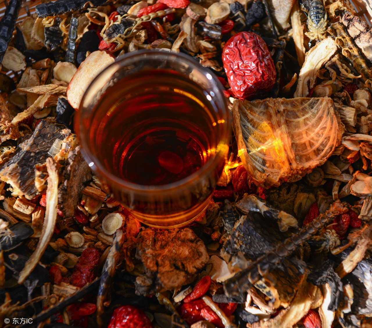 药酒是药还是酒,药酒不能乱喝你必须知道