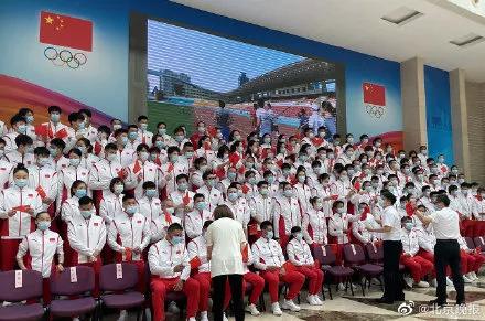 隔夜奶茶跨省代购炒到60元一杯!茶颜悦色回应【三分钟法治新闻全知道】