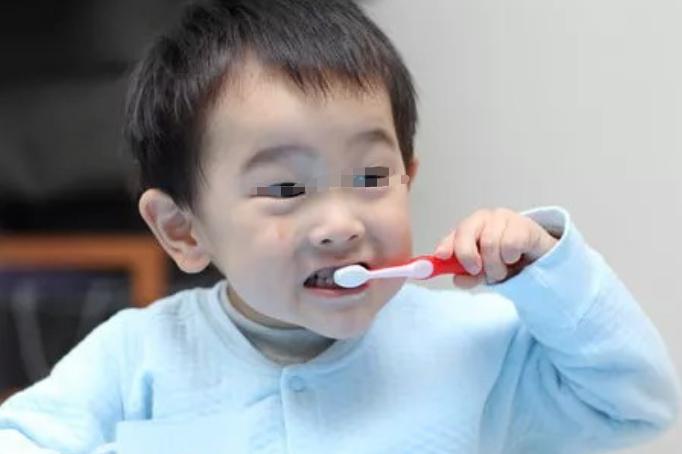 五岁宝宝牙缝越来越大,9岁孩子戴牙套的痛苦经历