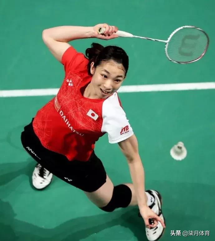 高远球如何正确发力,正手高远球规范动作